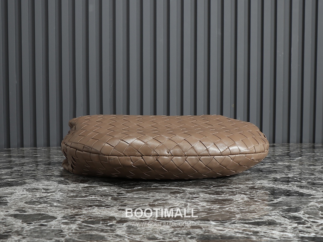 Bottega Veneta Jodie Intrecciato Nappa Leather Hobo Bag 보테가베네타 조디 인트레치아토 나파 호보백 36cm 2