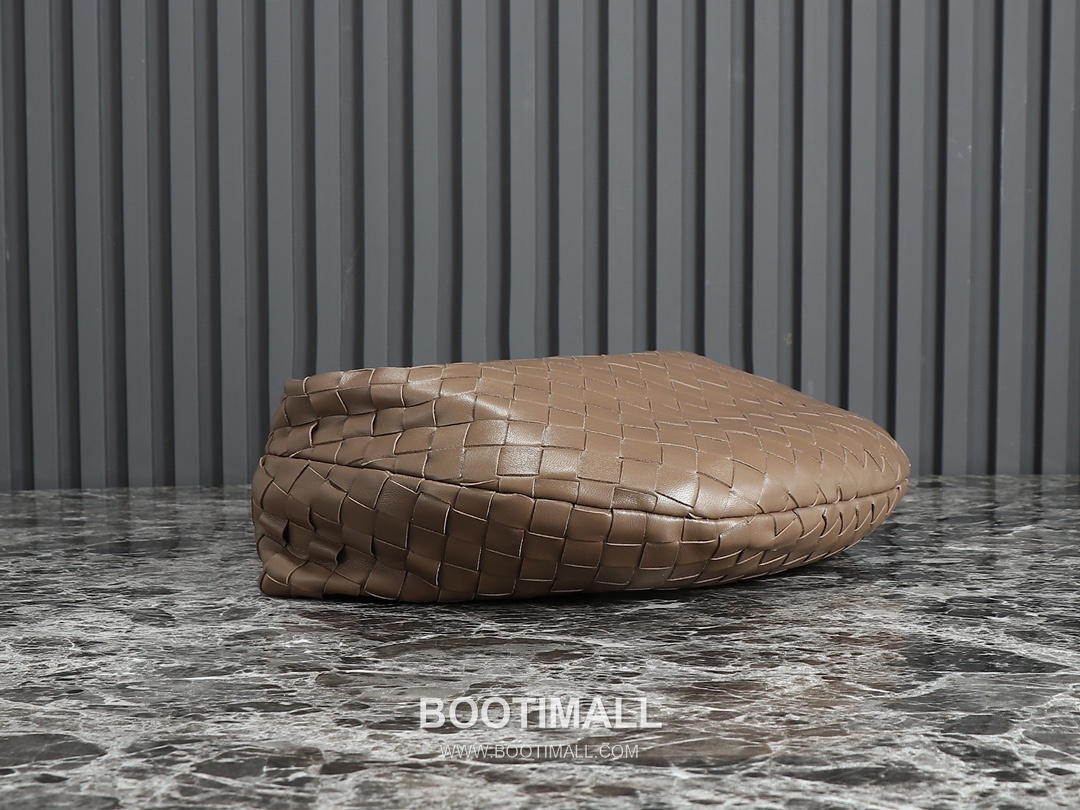 Bottega Veneta Jodie Intrecciato Nappa Leather Hobo Bag 보테가베네타 조디 인트레치아토 나파 호보백 36cm 3