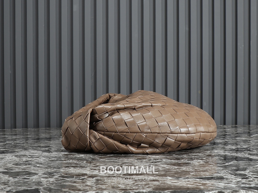 Bottega Veneta Jodie Intrecciato Nappa Leather Hobo Bag 보테가베네타 조디 인트레치아토 나파 호보백 36cm 4