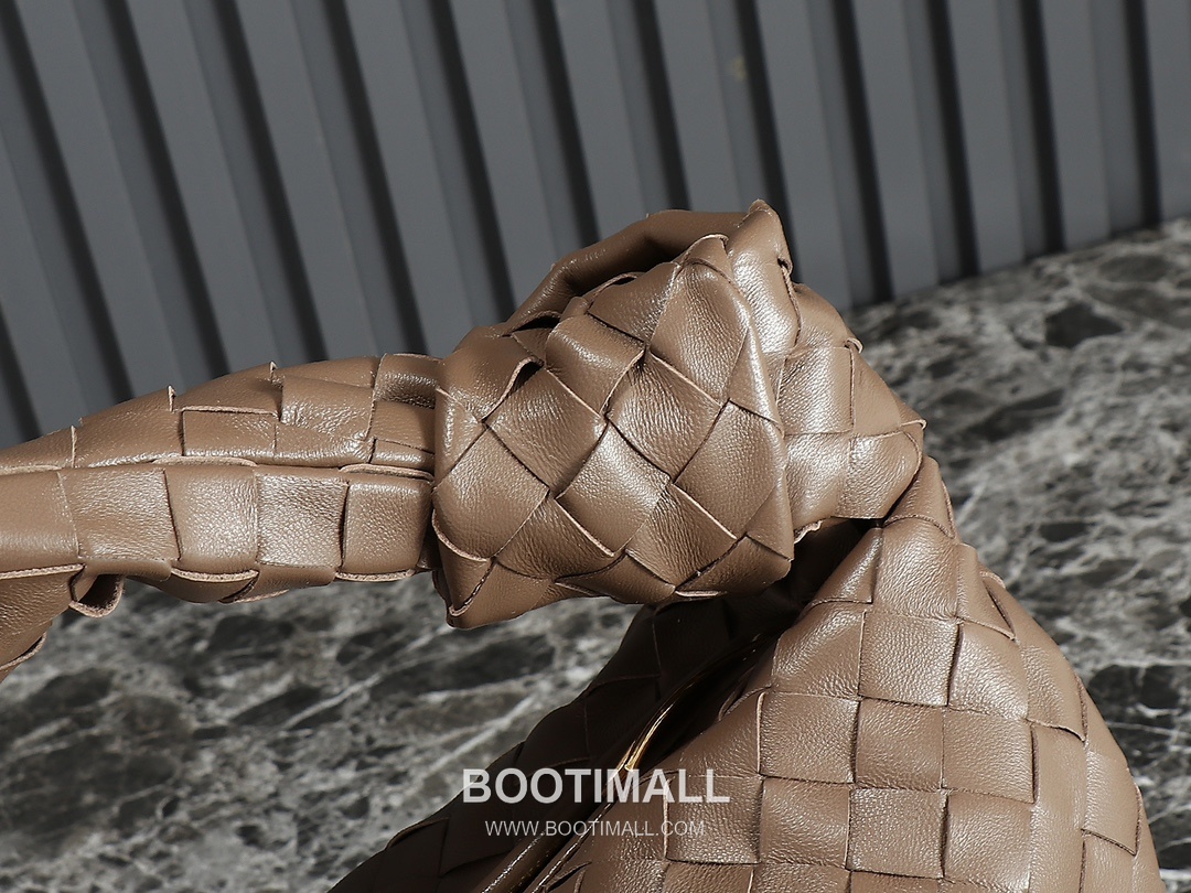 Bottega Veneta Jodie Intrecciato Nappa Leather Hobo Bag 보테가베네타 조디 인트레치아토 나파 호보백 36cm 5