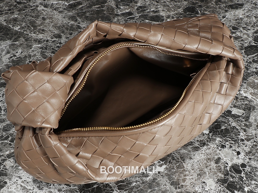 Bottega Veneta Jodie Intrecciato Nappa Leather Hobo Bag 보테가베네타 조디 인트레치아토 나파 호보백 36cm 7