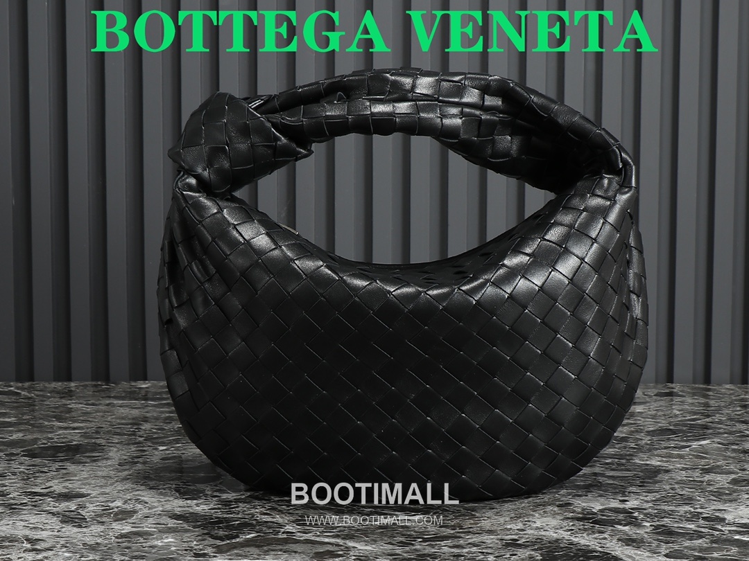 Bottega Veneta Jodie Intrecciato Nappa Leather Hobo Bag 보테가베네타 조디 인트레치아토 나파 호보백 36cm 1