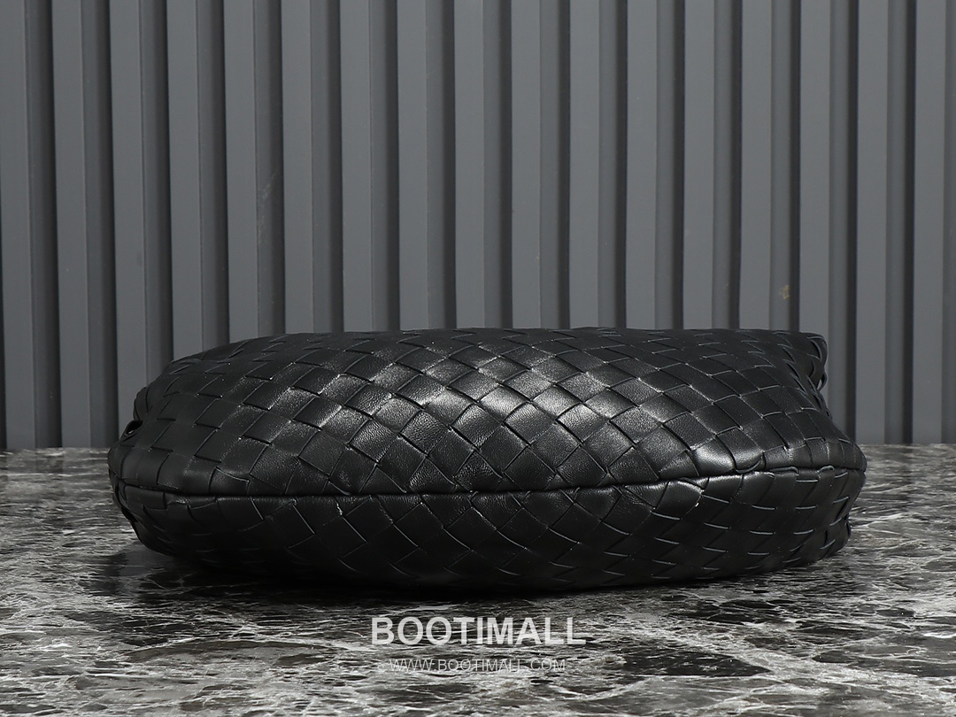 Bottega Veneta Jodie Intrecciato Nappa Leather Hobo Bag 보테가베네타 조디 인트레치아토 나파 호보백 36cm 3