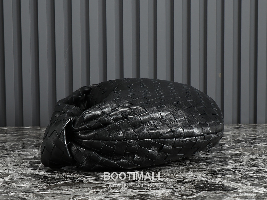 Bottega Veneta Jodie Intrecciato Nappa Leather Hobo Bag 보테가베네타 조디 인트레치아토 나파 호보백 36cm 4