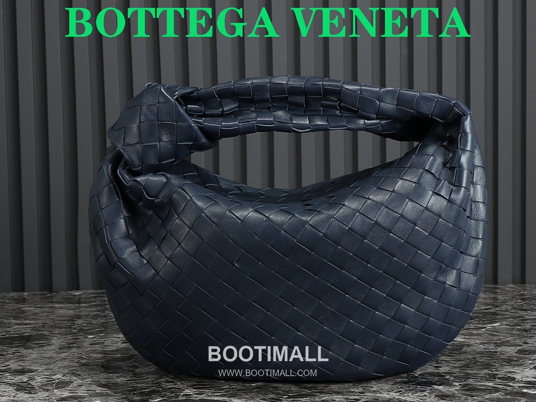 Bottega Veneta Jodie Intrecciato Nappa Leather Hobo Bag 보테가베네타 조디 인트레치아토 나파 호보백 36cm 1