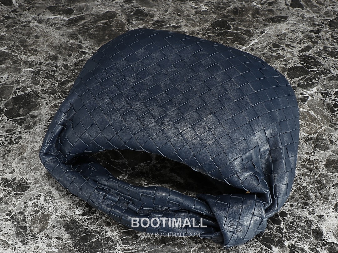 Bottega Veneta Jodie Intrecciato Nappa Leather Hobo Bag 보테가베네타 조디 인트레치아토 나파 호보백 36cm 2