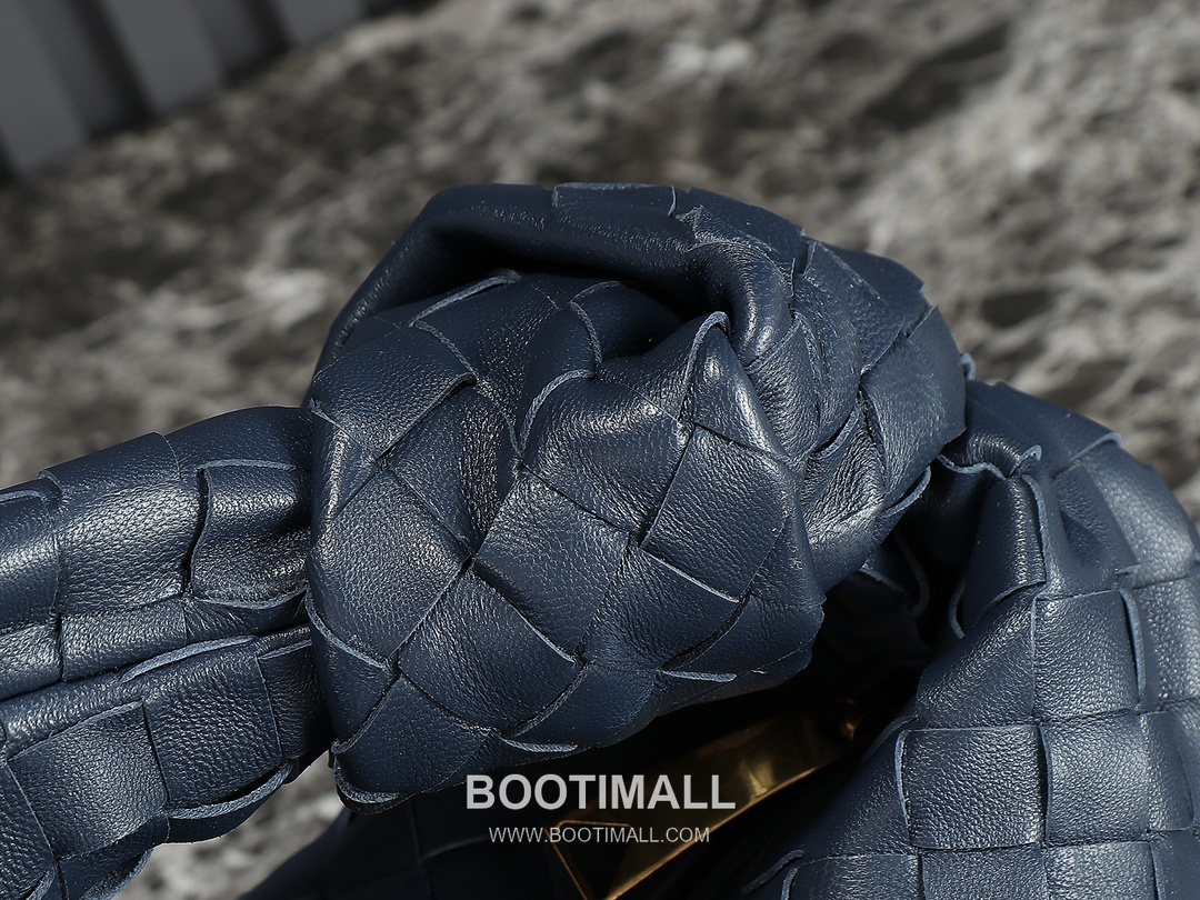 Bottega Veneta Jodie Intrecciato Nappa Leather Hobo Bag 보테가베네타 조디 인트레치아토 나파 호보백 36cm 5