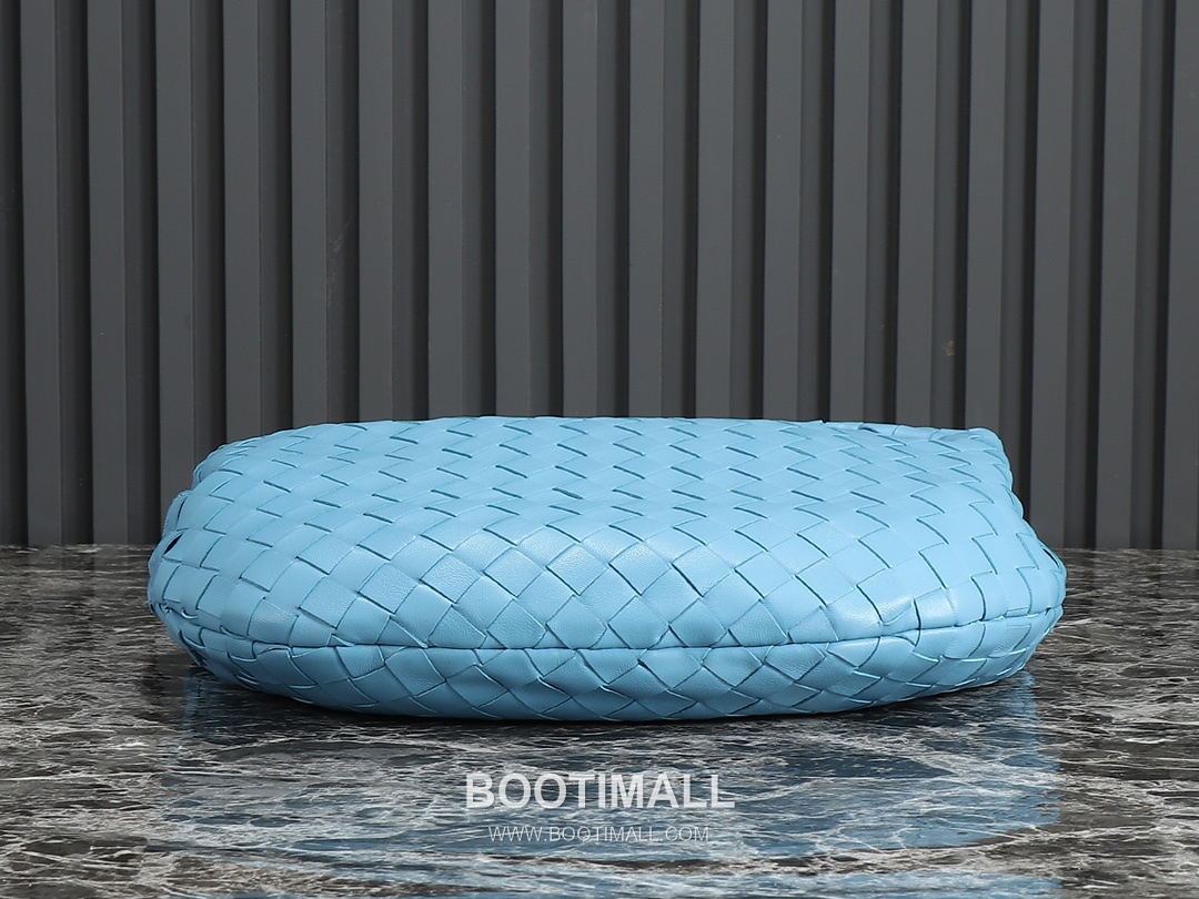 Bottega Veneta Jodie Intrecciato Nappa Leather Hobo Bag 보테가베네타 조디 인트레치아토 나파 호보백 36cm 3