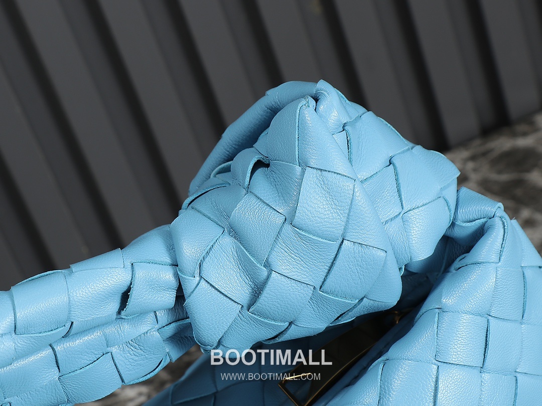 Bottega Veneta Jodie Intrecciato Nappa Leather Hobo Bag 보테가베네타 조디 인트레치아토 나파 호보백 36cm 5