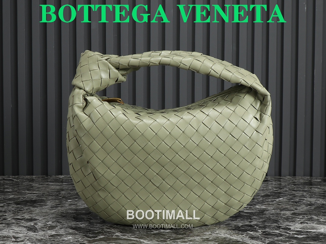 Bottega Veneta Jodie Intrecciato Nappa Leather Hobo Bag 보테가베네타 조디 인트레치아토 나파 호보백 36cm 1