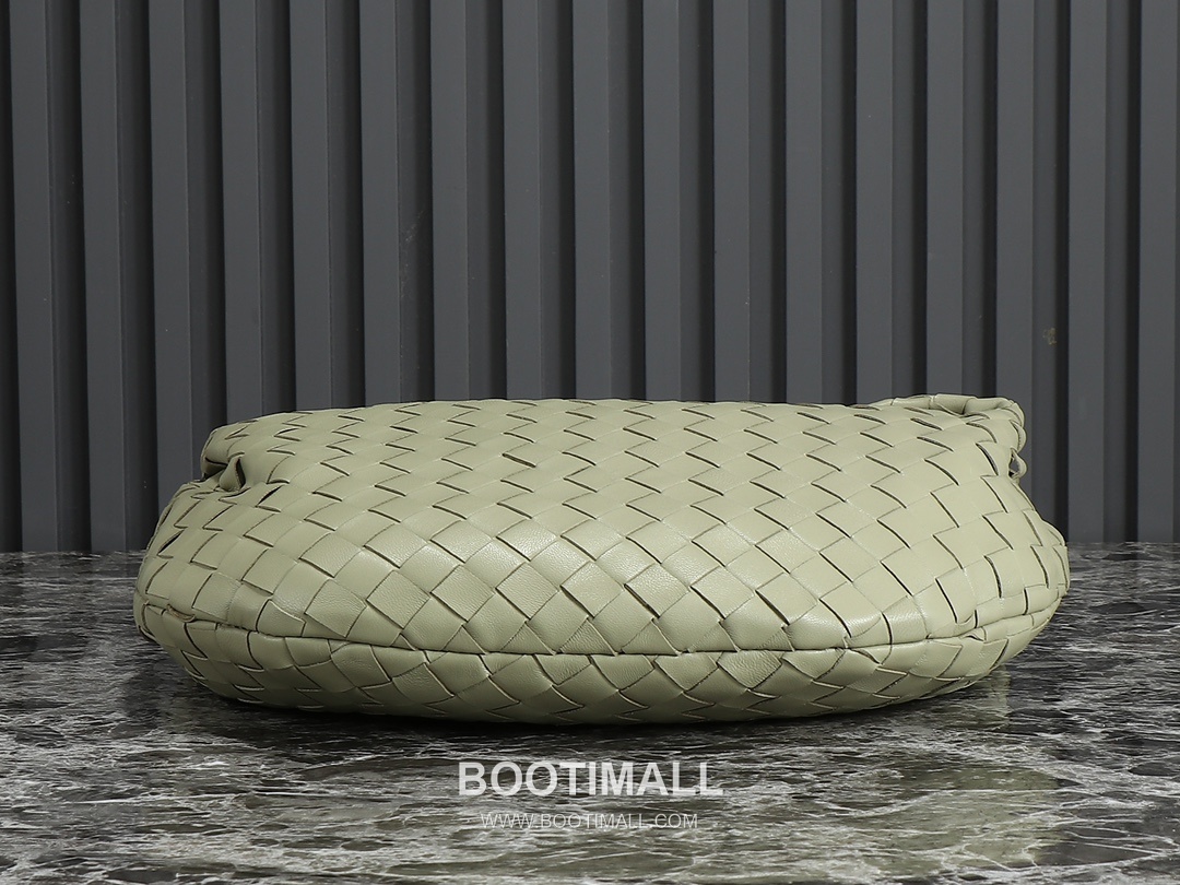 Bottega Veneta Jodie Intrecciato Nappa Leather Hobo Bag 보테가베네타 조디 인트레치아토 나파 호보백 36cm 3