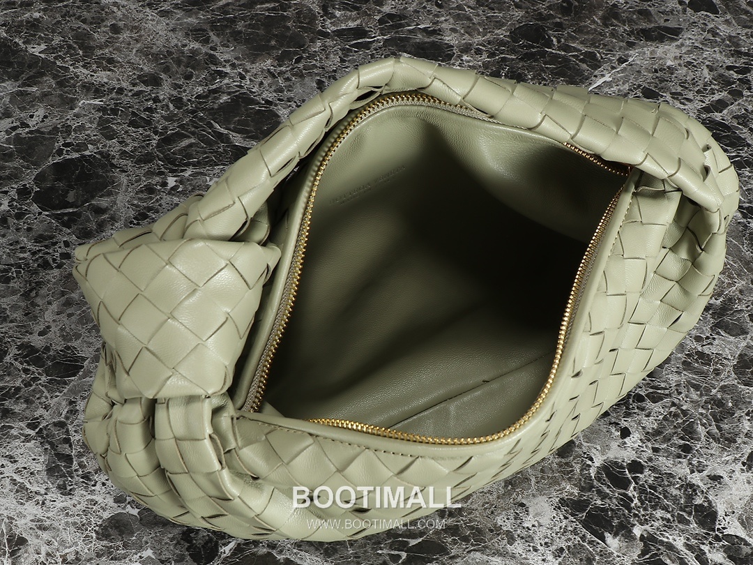 Bottega Veneta Jodie Intrecciato Nappa Leather Hobo Bag 보테가베네타 조디 인트레치아토 나파 호보백 36cm 7