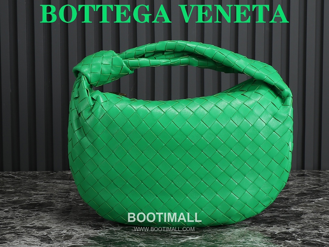 Bottega Veneta Jodie Intrecciato Nappa Leather Hobo Bag 보테가베네타 조디 인트레치아토 나파 호보백 36cm 1