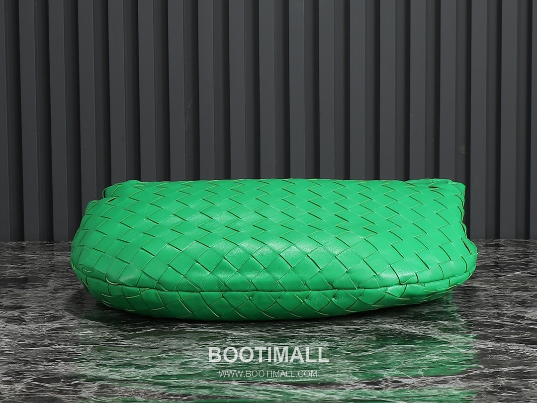 Bottega Veneta Jodie Intrecciato Nappa Leather Hobo Bag 보테가베네타 조디 인트레치아토 나파 호보백 36cm 3