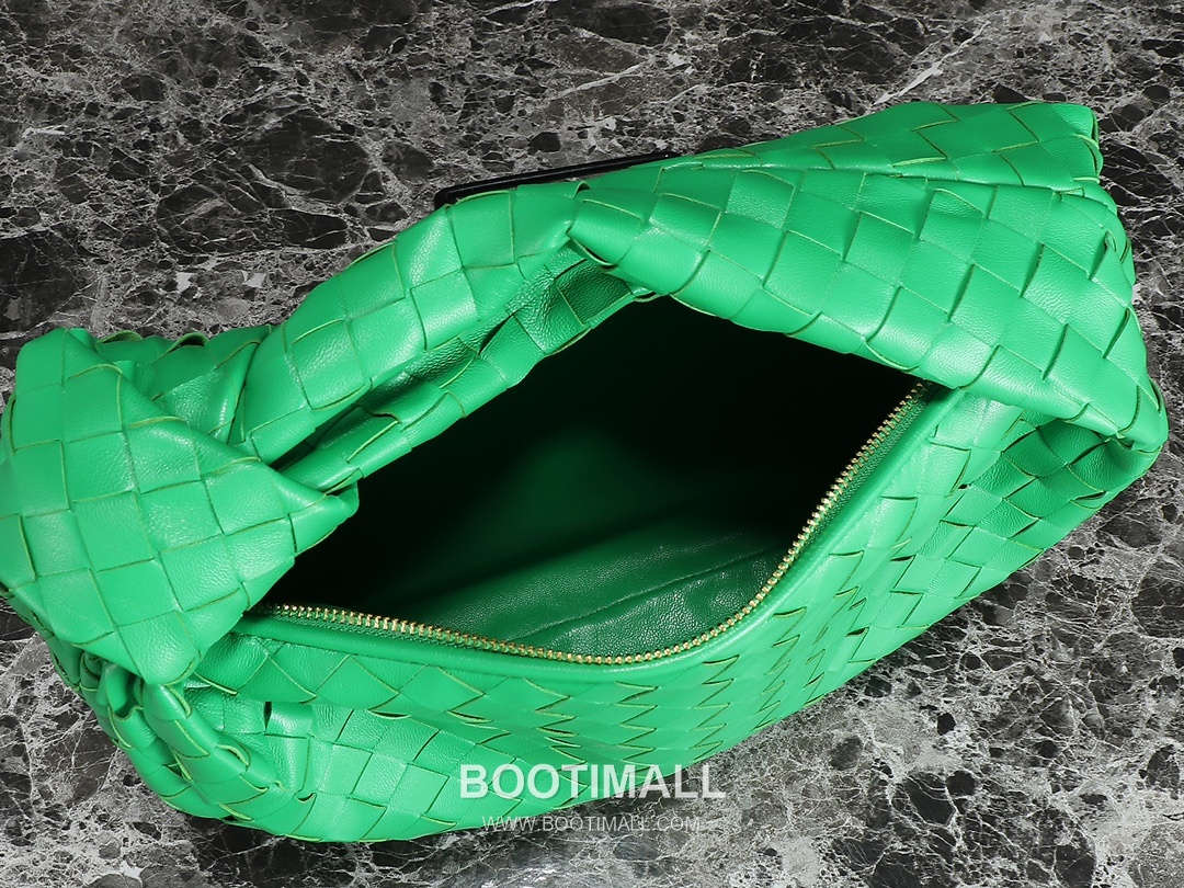 Bottega Veneta Jodie Intrecciato Nappa Leather Hobo Bag 보테가베네타 조디 인트레치아토 나파 호보백 36cm 7