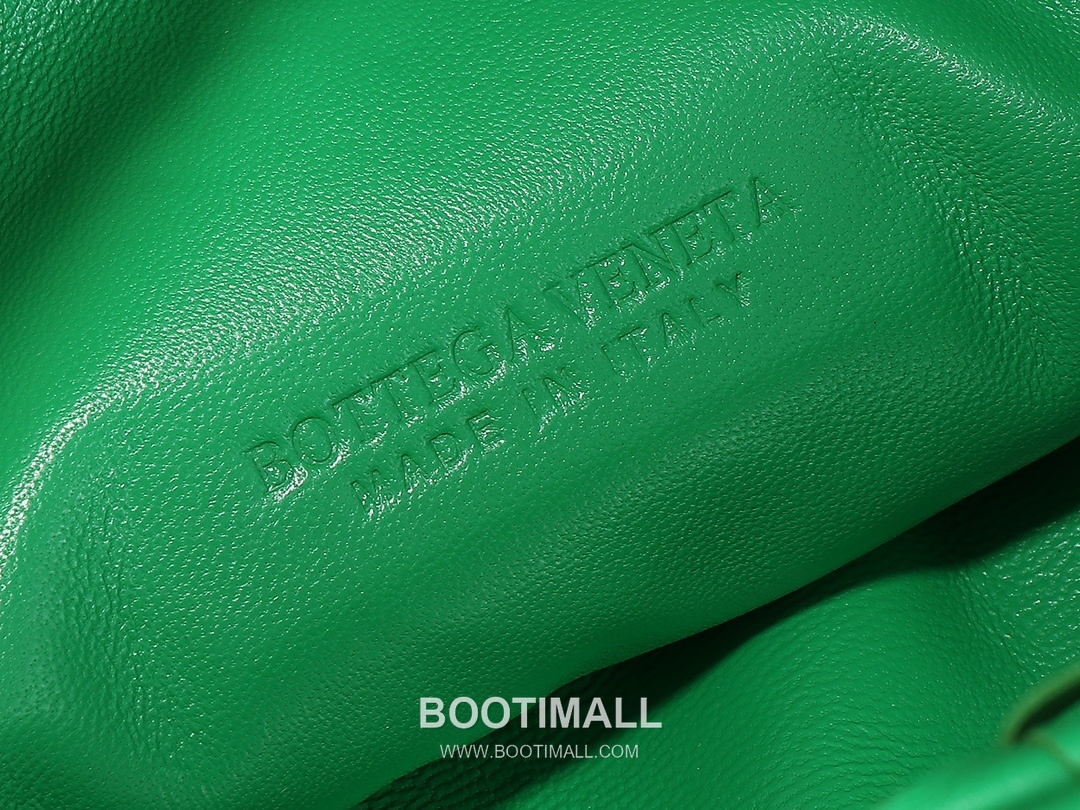 Bottega Veneta Jodie Intrecciato Nappa Leather Hobo Bag 보테가베네타 조디 인트레치아토 나파 호보백 36cm 8