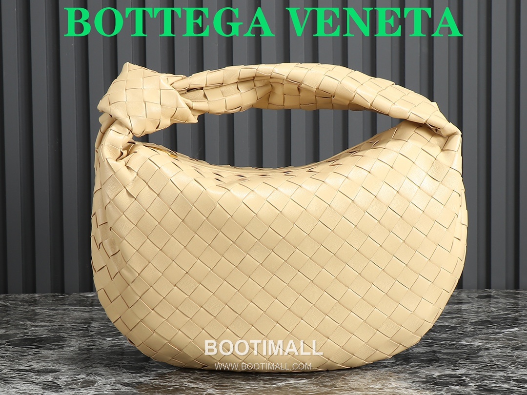 Bottega Veneta Jodie Intrecciato Nappa Leather Hobo Bag 보테가베네타 조디 인트레치아토 나파 호보백 36cm 1