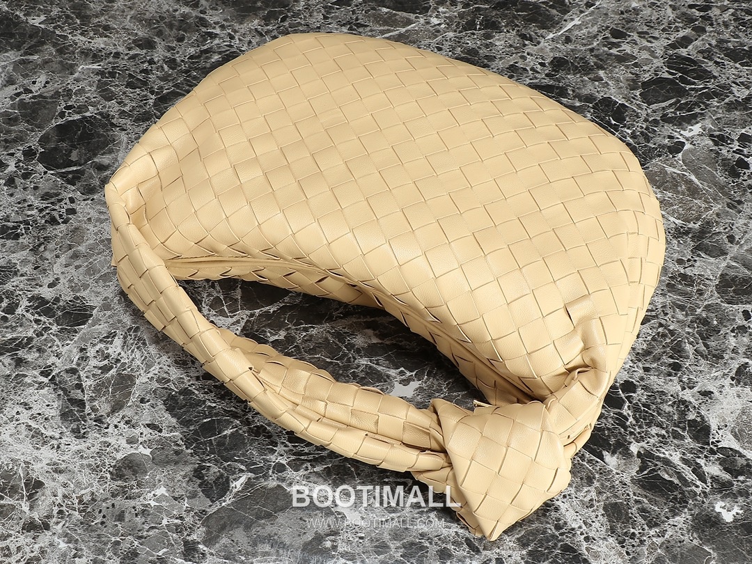 Bottega Veneta Jodie Intrecciato Nappa Leather Hobo Bag 보테가베네타 조디 인트레치아토 나파 호보백 36cm 2