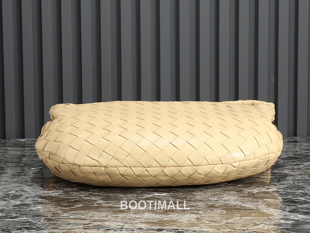 Bottega Veneta Jodie Intrecciato Nappa Leather Hobo Bag 보테가베네타 조디 인트레치아토 나파 호보백 36cm 3