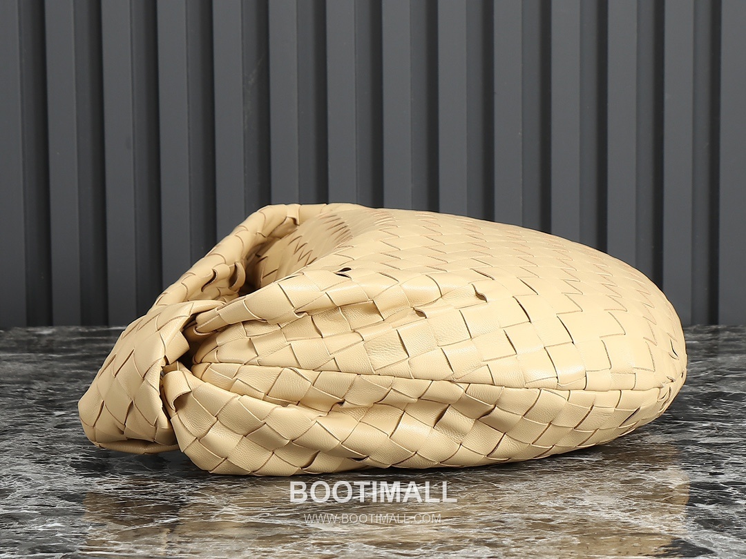 Bottega Veneta Jodie Intrecciato Nappa Leather Hobo Bag 보테가베네타 조디 인트레치아토 나파 호보백 36cm 4