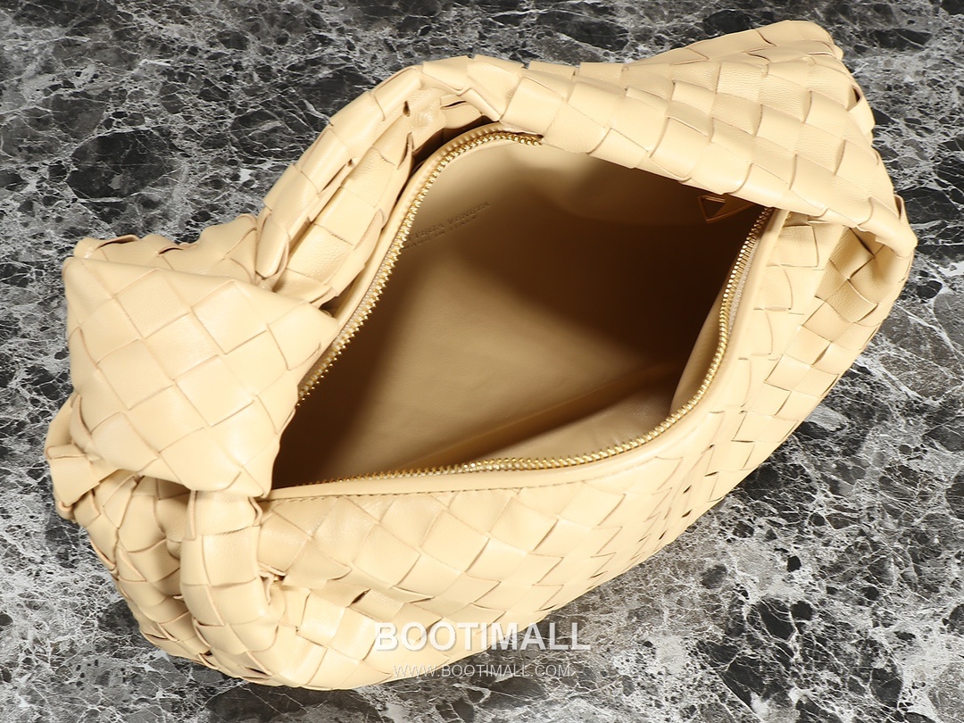 Bottega Veneta Jodie Intrecciato Nappa Leather Hobo Bag 보테가베네타 조디 인트레치아토 나파 호보백 36cm 7