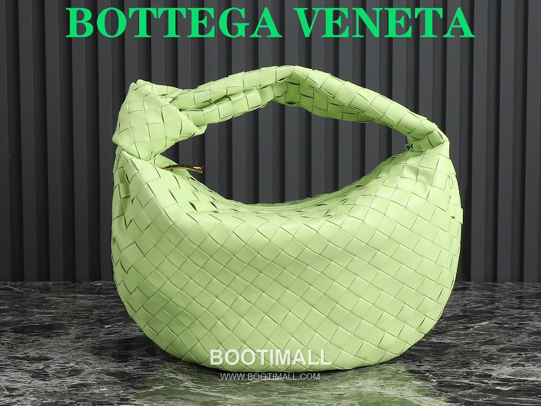 Bottega Veneta Jodie Intrecciato Nappa Leather Hobo Bag 보테가베네타 조디 인트레치아토 나파 호보백 36cm 1