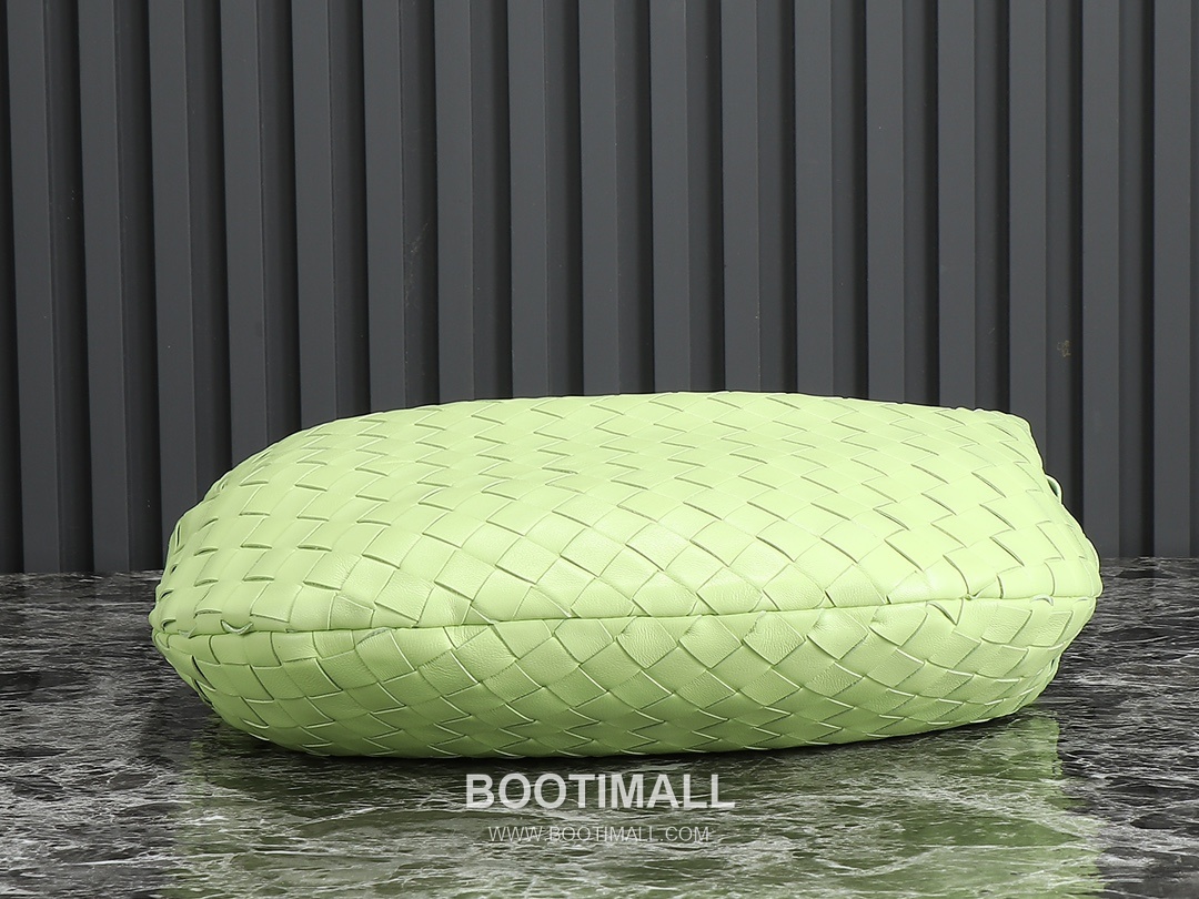 Bottega Veneta Jodie Intrecciato Nappa Leather Hobo Bag 보테가베네타 조디 인트레치아토 나파 호보백 36cm 3