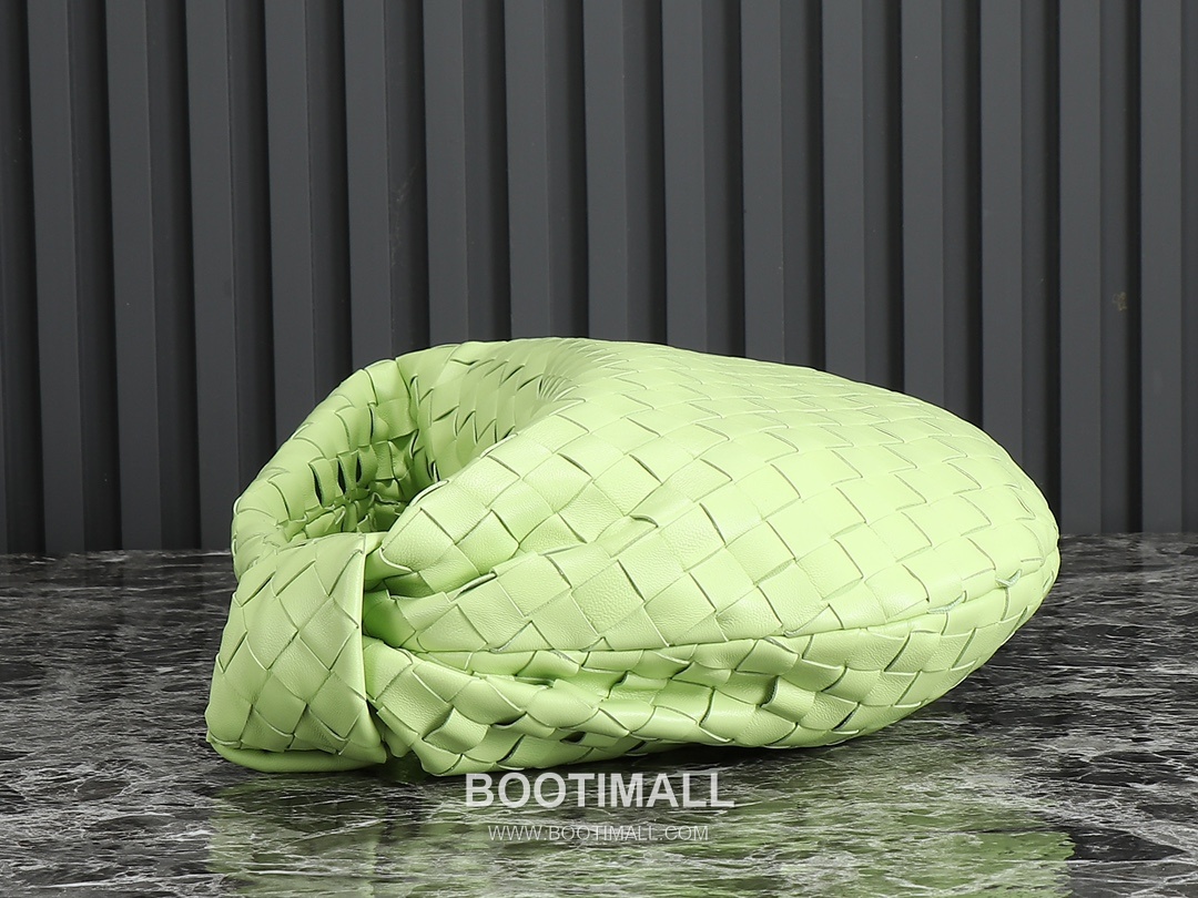 Bottega Veneta Jodie Intrecciato Nappa Leather Hobo Bag 보테가베네타 조디 인트레치아토 나파 호보백 36cm 4