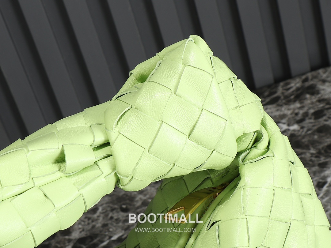 Bottega Veneta Jodie Intrecciato Nappa Leather Hobo Bag 보테가베네타 조디 인트레치아토 나파 호보백 36cm 5