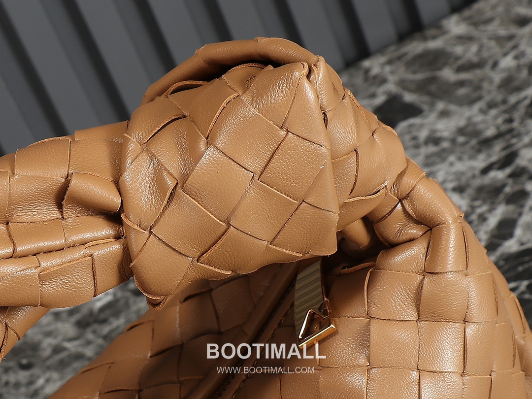 Bottega Veneta Jodie Intrecciato Nappa Leather Hobo Bag 보테가베네타 조디 인트레치아토 나파 호보백 36cm 5