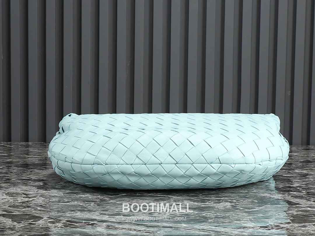 Bottega Veneta Jodie Intrecciato Nappa Leather Hobo Bag 보테가베네타 조디 인트레치아토 나파 호보백 36cm 3