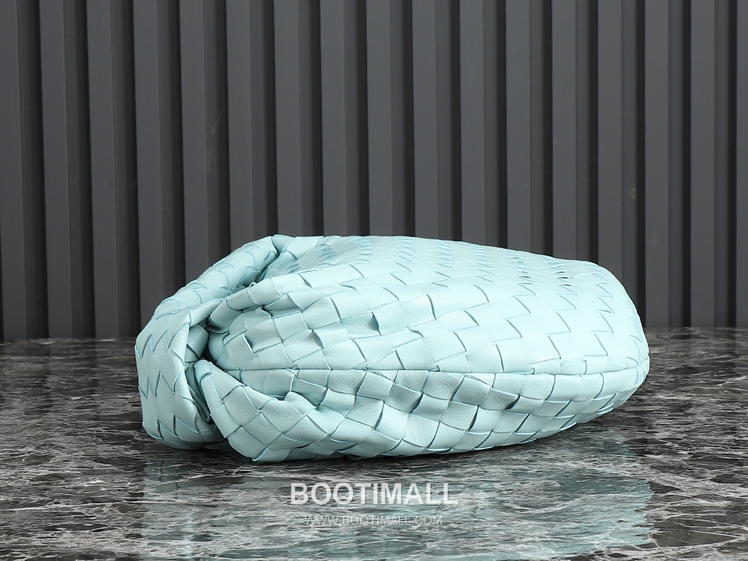 Bottega Veneta Jodie Intrecciato Nappa Leather Hobo Bag 보테가베네타 조디 인트레치아토 나파 호보백 36cm 4