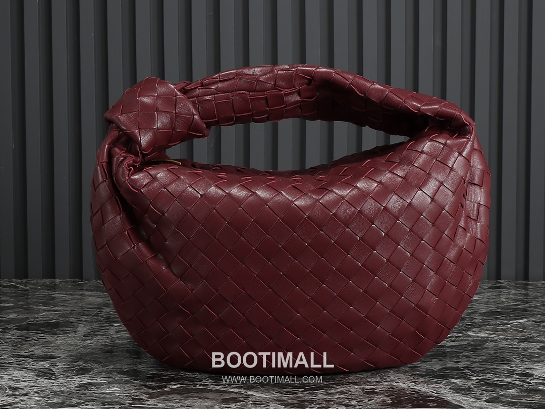 Bottega Veneta Jodie Intrecciato Nappa Leather Hobo Bag 보테가베네타 조디 인트레치아토 나파 호보백 36cm 1