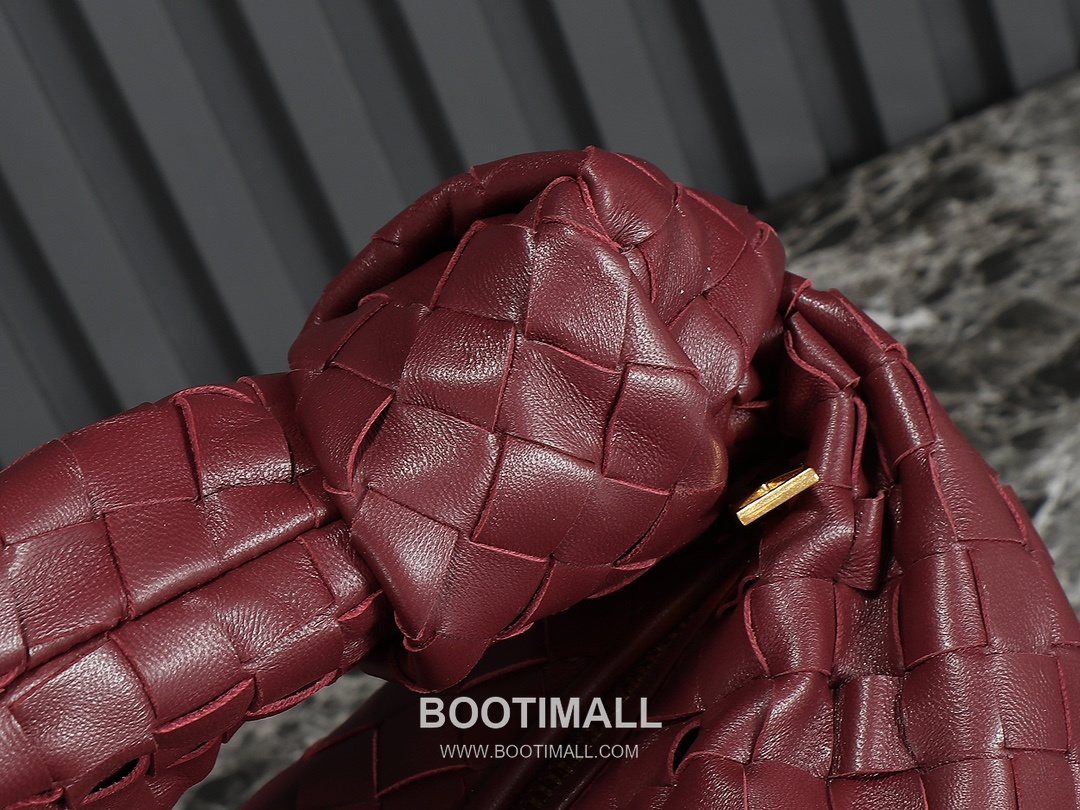 Bottega Veneta Jodie Intrecciato Nappa Leather Hobo Bag 보테가베네타 조디 인트레치아토 나파 호보백 36cm 5