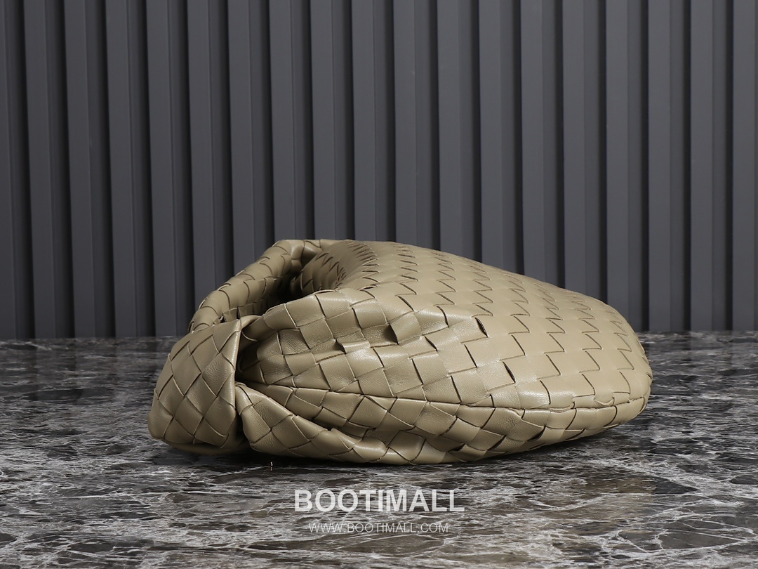 Bottega Veneta Jodie Intrecciato Nappa Leather Hobo Bag 보테가베네타 조디 인트레치아토 나파 호보백 36cm 3