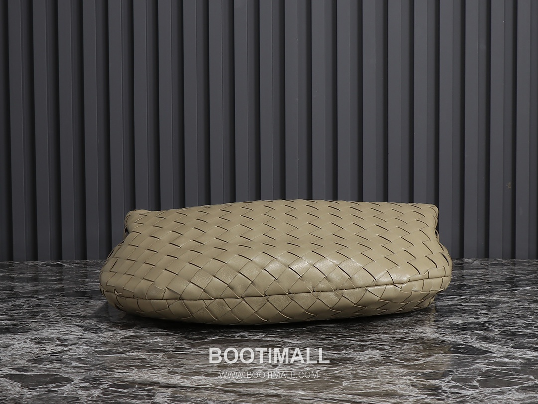 Bottega Veneta Jodie Intrecciato Nappa Leather Hobo Bag 보테가베네타 조디 인트레치아토 나파 호보백 36cm 4