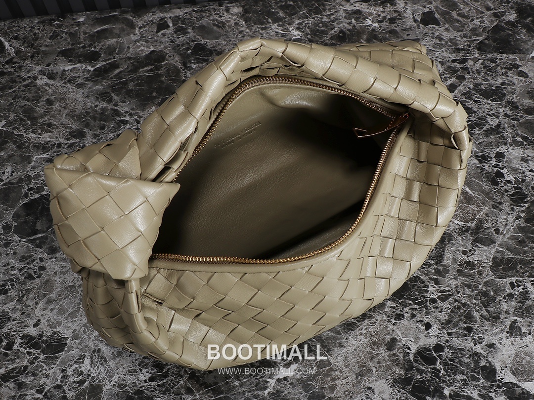 Bottega Veneta Jodie Intrecciato Nappa Leather Hobo Bag 보테가베네타 조디 인트레치아토 나파 호보백 36cm 7