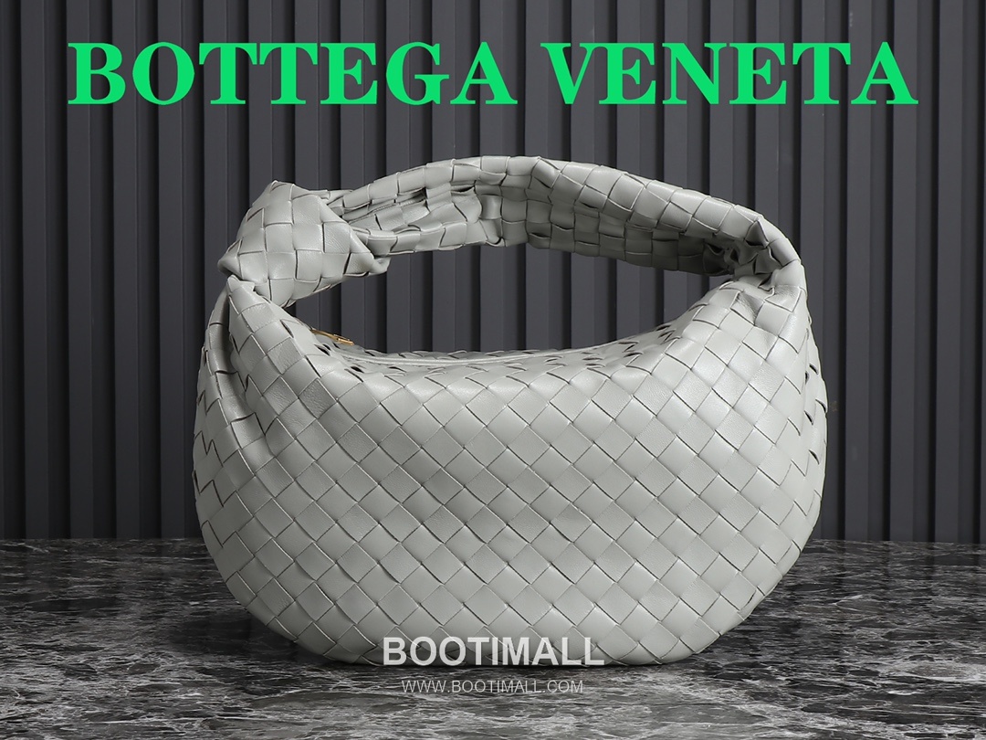 Bottega Veneta Jodie Intrecciato Nappa Leather Hobo Bag 보테가베네타 조디 인트레치아토 나파 호보백 36cm 1