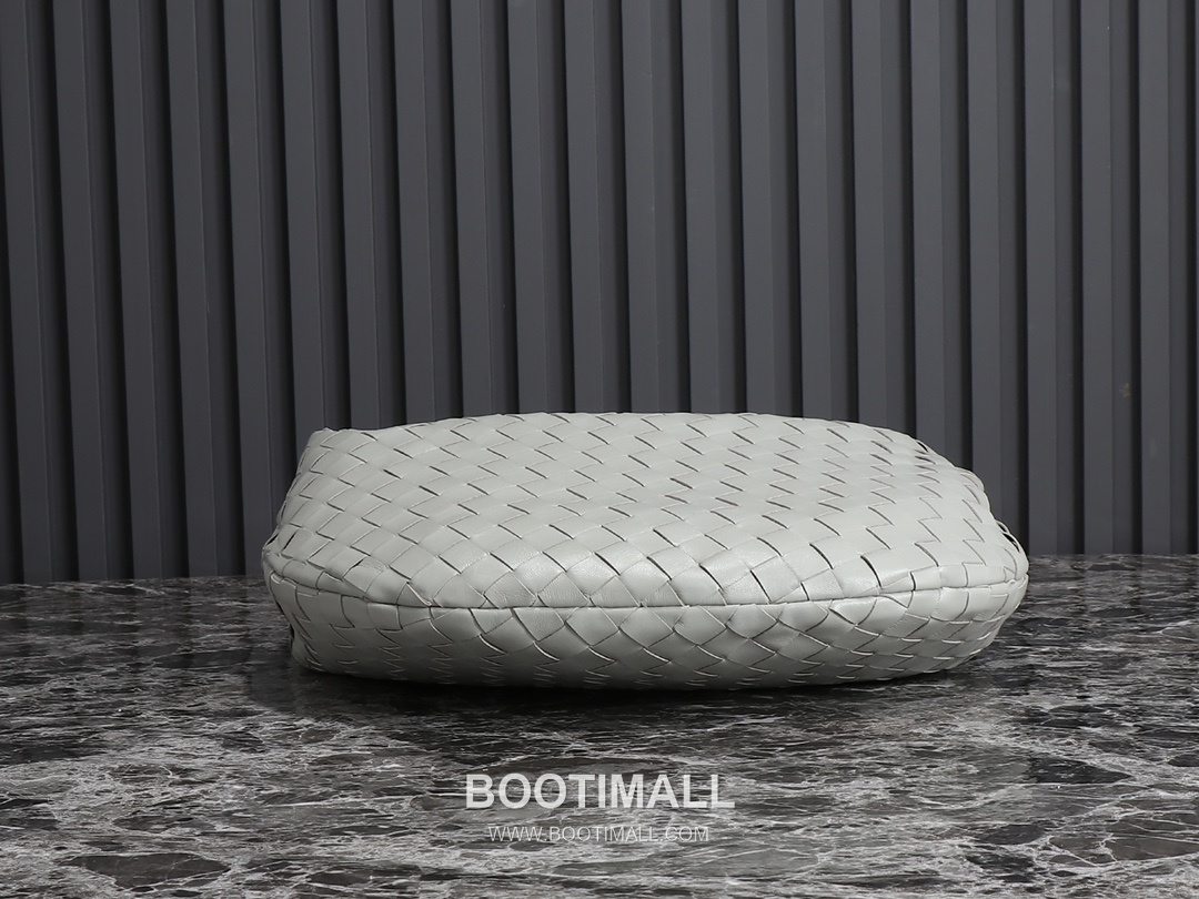 Bottega Veneta Jodie Intrecciato Nappa Leather Hobo Bag 보테가베네타 조디 인트레치아토 나파 호보백 36cm 4