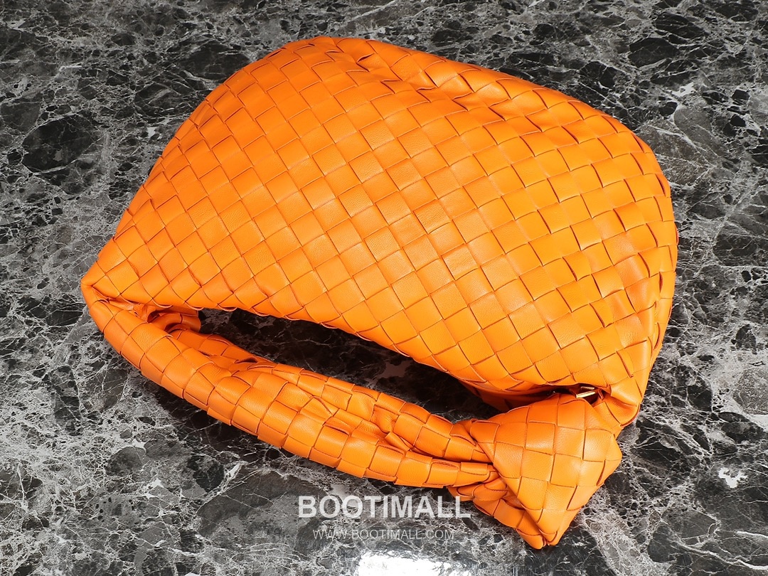 Bottega Veneta Jodie Intrecciato Nappa Leather Hobo Bag 보테가베네타 조디 인트레치아토 나파 호보백 36cm 2