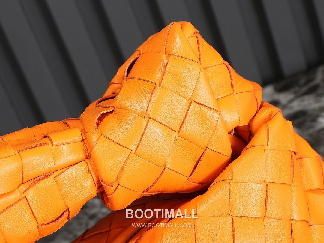 Bottega Veneta Jodie Intrecciato Nappa Leather Hobo Bag 보테가베네타 조디 인트레치아토 나파 호보백 36cm 5