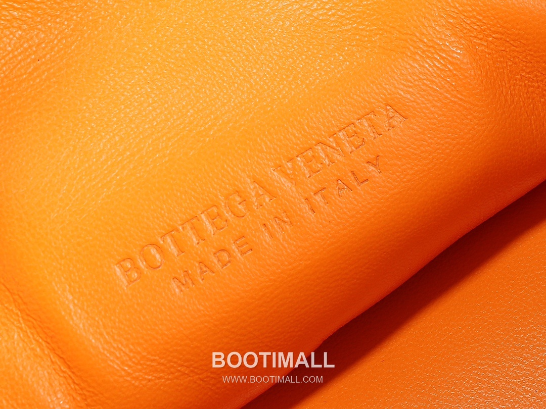 Bottega Veneta Jodie Intrecciato Nappa Leather Hobo Bag 보테가베네타 조디 인트레치아토 나파 호보백 36cm 8