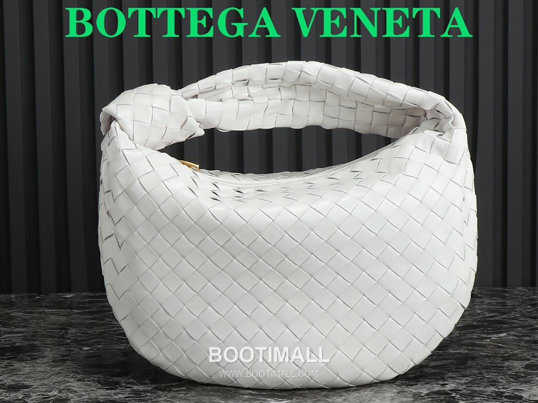 Bottega Veneta Jodie Intrecciato Nappa Leather Hobo Bag 보테가베네타 조디 인트레치아토 나파 호보백 36cm 1