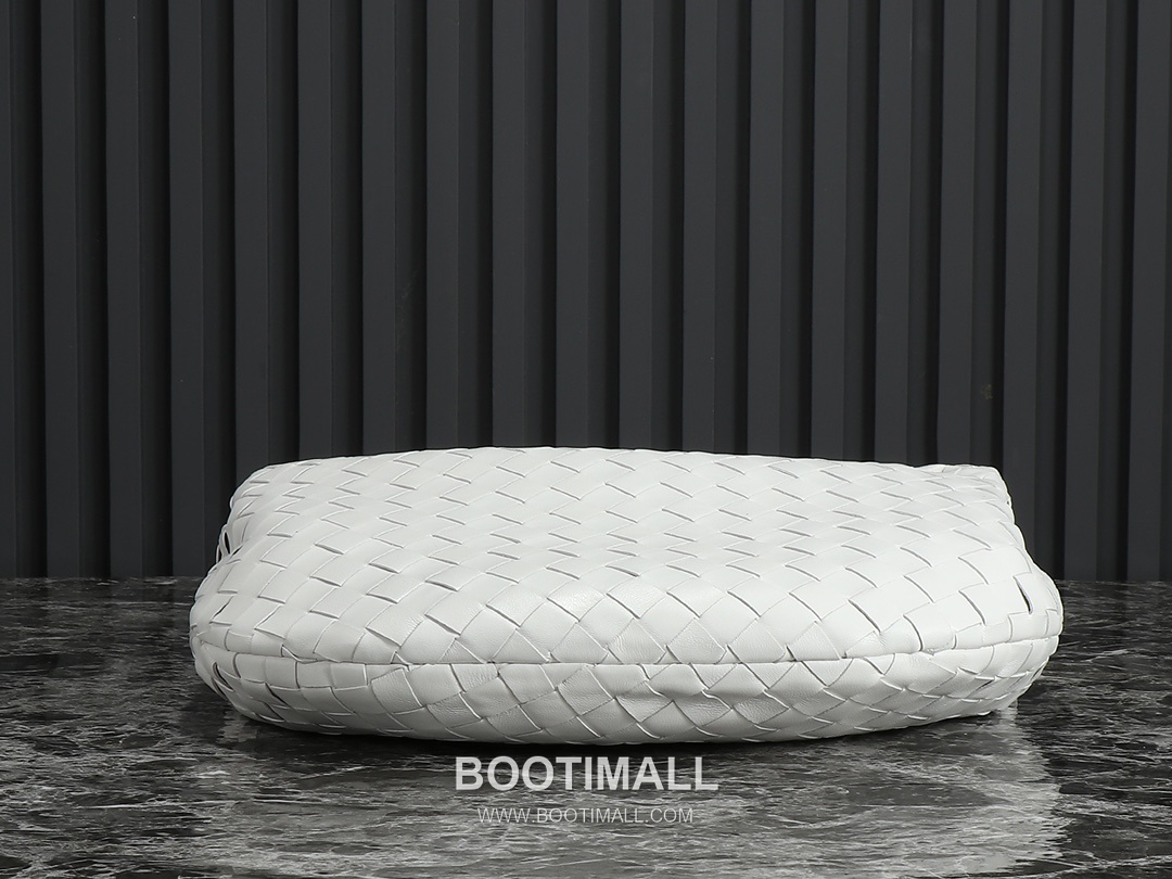 Bottega Veneta Jodie Intrecciato Nappa Leather Hobo Bag 보테가베네타 조디 인트레치아토 나파 호보백 36cm 3