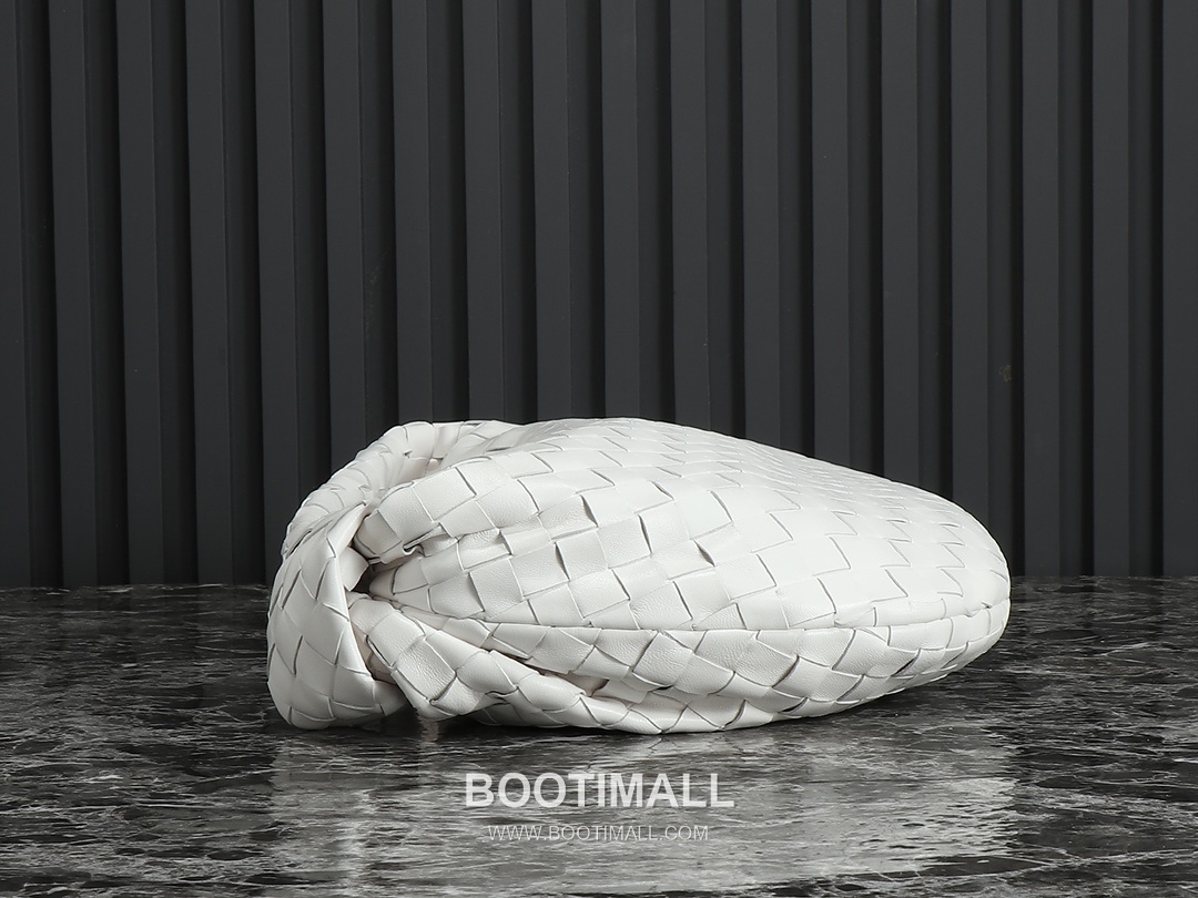 Bottega Veneta Jodie Intrecciato Nappa Leather Hobo Bag 보테가베네타 조디 인트레치아토 나파 호보백 36cm 4