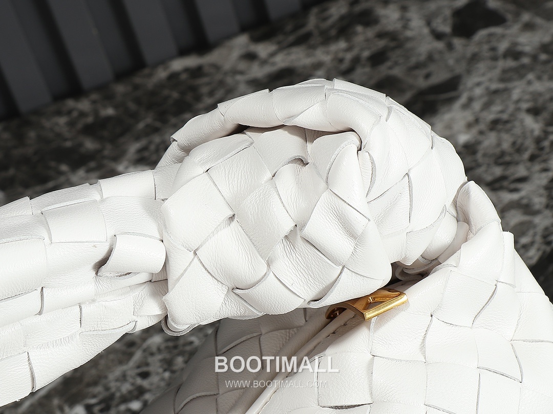 Bottega Veneta Jodie Intrecciato Nappa Leather Hobo Bag 보테가베네타 조디 인트레치아토 나파 호보백 36cm 5