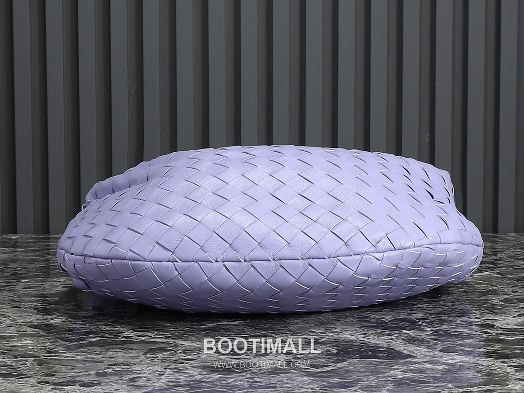 Bottega Veneta Jodie Intrecciato Nappa Leather Hobo Bag 보테가베네타 조디 인트레치아토 나파 호보백 36cm 3