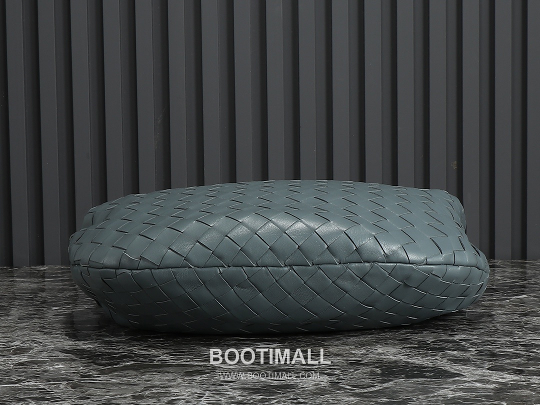 Bottega Veneta Jodie Intrecciato Nappa Leather Hobo Bag 보테가베네타 조디 인트레치아토 나파 호보백 36cm 3