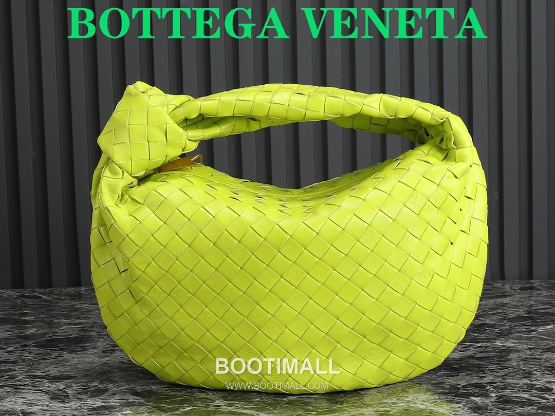 Bottega Veneta Jodie Intrecciato Nappa Leather Hobo Bag 보테가베네타 조디 인트레치아토 나파 호보백 36cm 1