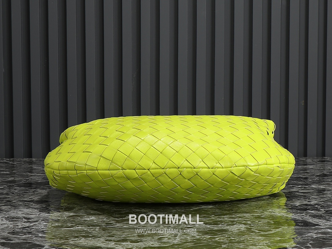 Bottega Veneta Jodie Intrecciato Nappa Leather Hobo Bag 보테가베네타 조디 인트레치아토 나파 호보백 36cm 3